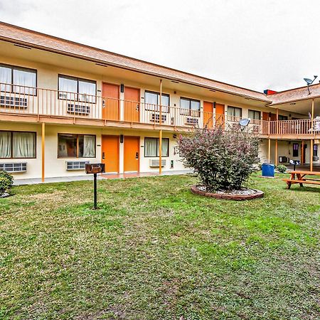 Oyo Hotel Lake Charles Hwy 10 Εξωτερικό φωτογραφία