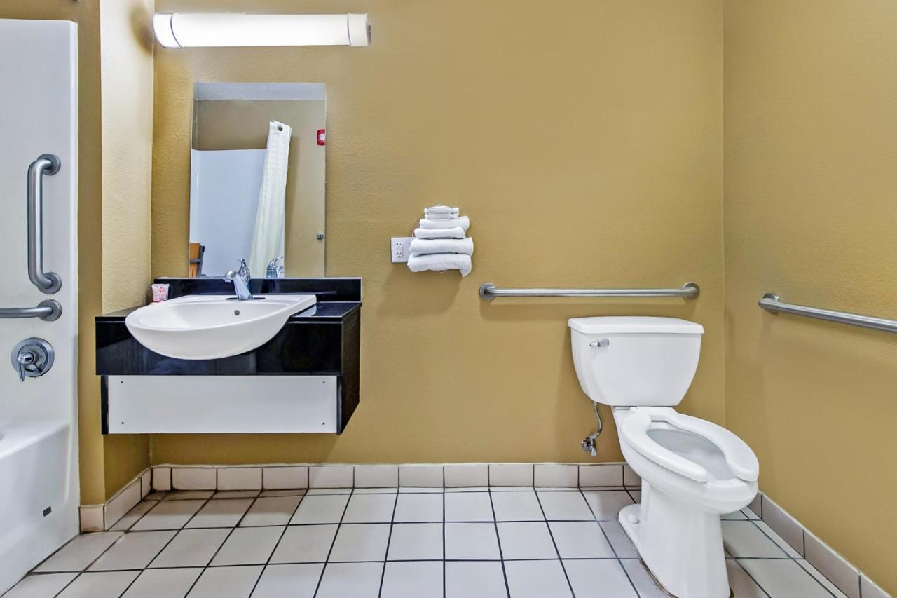 Oyo Hotel Lake Charles Hwy 10 Εξωτερικό φωτογραφία
