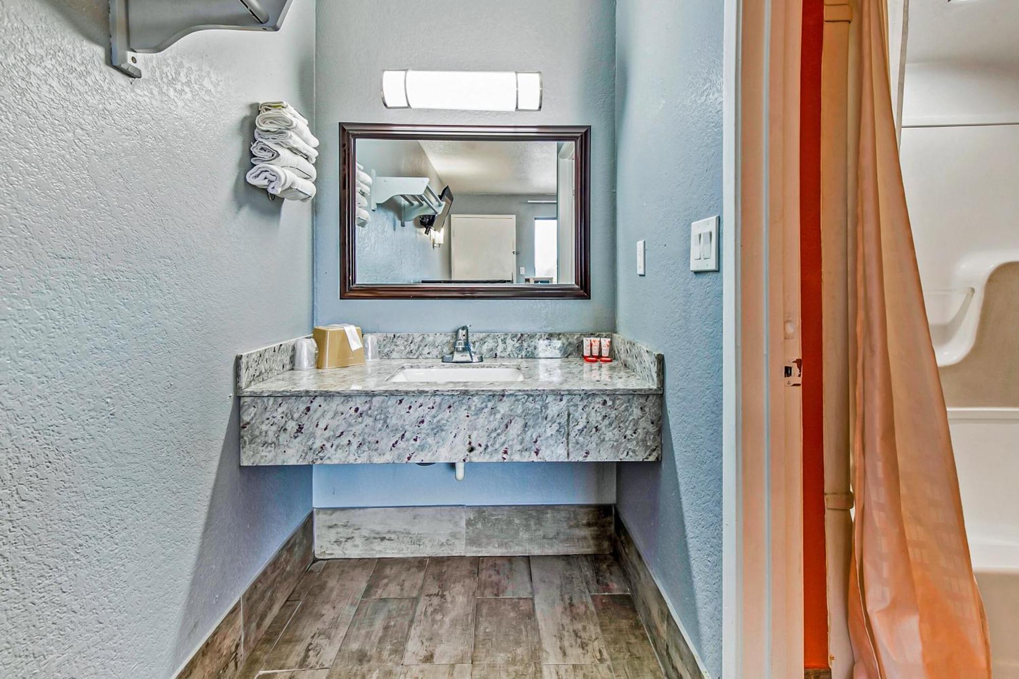 Oyo Hotel Lake Charles Hwy 10 Εξωτερικό φωτογραφία