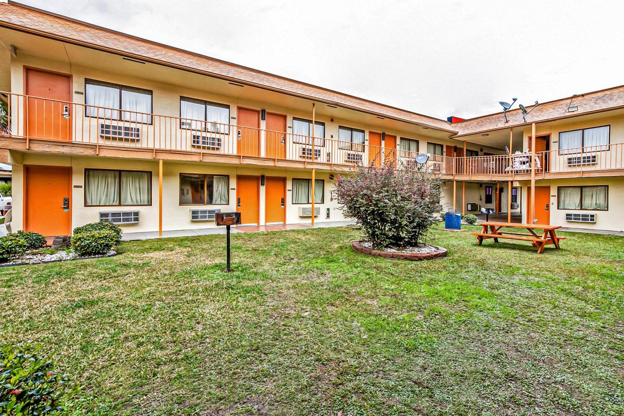 Oyo Hotel Lake Charles Hwy 10 Εξωτερικό φωτογραφία