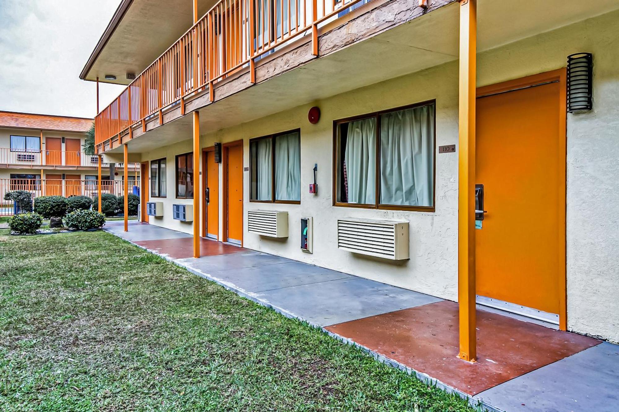 Oyo Hotel Lake Charles Hwy 10 Εξωτερικό φωτογραφία